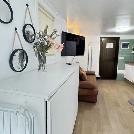 Manolo Pris, En El Mar, Teide Con Piscina Natural