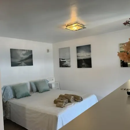 Manolo Pris, En El Mar, Teide Con Piscina Natural